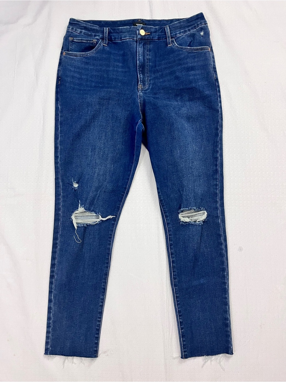 Express Women’s Skinny Jeans in Dark Blue with Knee Rips size large